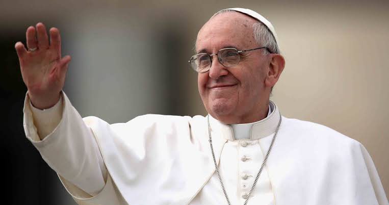 quintinmoreno's tweet image. Lamentable, muere el Papa Francisco, quien apareció públicamente por última vez el domingo de Pascua.🙏🏼🕊
