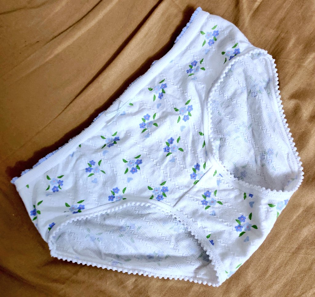 花花内内 原味🤤 有兴趣的，来私聊妹妹，原味原汁~