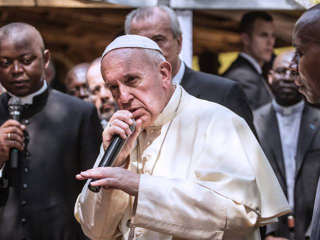 ABUJAPLUG's tweet photo. This was Pope Francis' best meme. #PopeBars https://t.co/8dK84m1exk