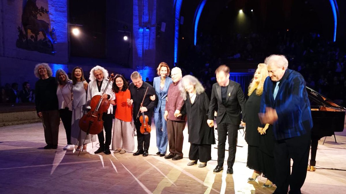 Sayaka Shoji (@sayakashoji) on Twitter photo ๐ซ๐ท Last night in Chantilly.
<a href="/CCoeurChantilly/">Coups de cลur ร Chantilly</a> <a href="/StevenIsserlis/">Steven Isserlis</a> #LidaChen #JingZhao #MischaMaisky <a href="/MVengerovReal/">Maxim Vengerov</a> #MarthaArgerich #StephenKovacevich #IddoBarshai <a href="/TheodosiaPiano/">Theodosia Ntokou</a> <a href="/MichaelGuttman/">Michael Guttman</a> ๐ซ๐ท Last night in Chantilly.
<a href="/CCoeurChantilly/">Coups de cลur ร Chantilly</a> <a href="/StevenIsserlis/">Steven Isserlis</a> #LidaChen #JingZhao #MischaMaisky <a href="/MVengerovReal/">Maxim Vengerov</a> #MarthaArgerich #StephenKovacevich #IddoBarshai <a href="/TheodosiaPiano/">Theodosia Ntokou</a> <a href="/MichaelGuttman/">Michael Guttman</a>