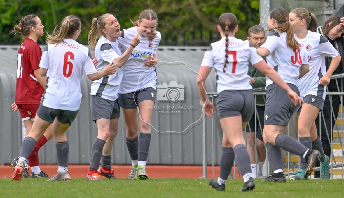 4 GAMES TO GO 👊🏼

📸 <a href="/rogerrobinsonp/">rogerrobinsonphotography</a>