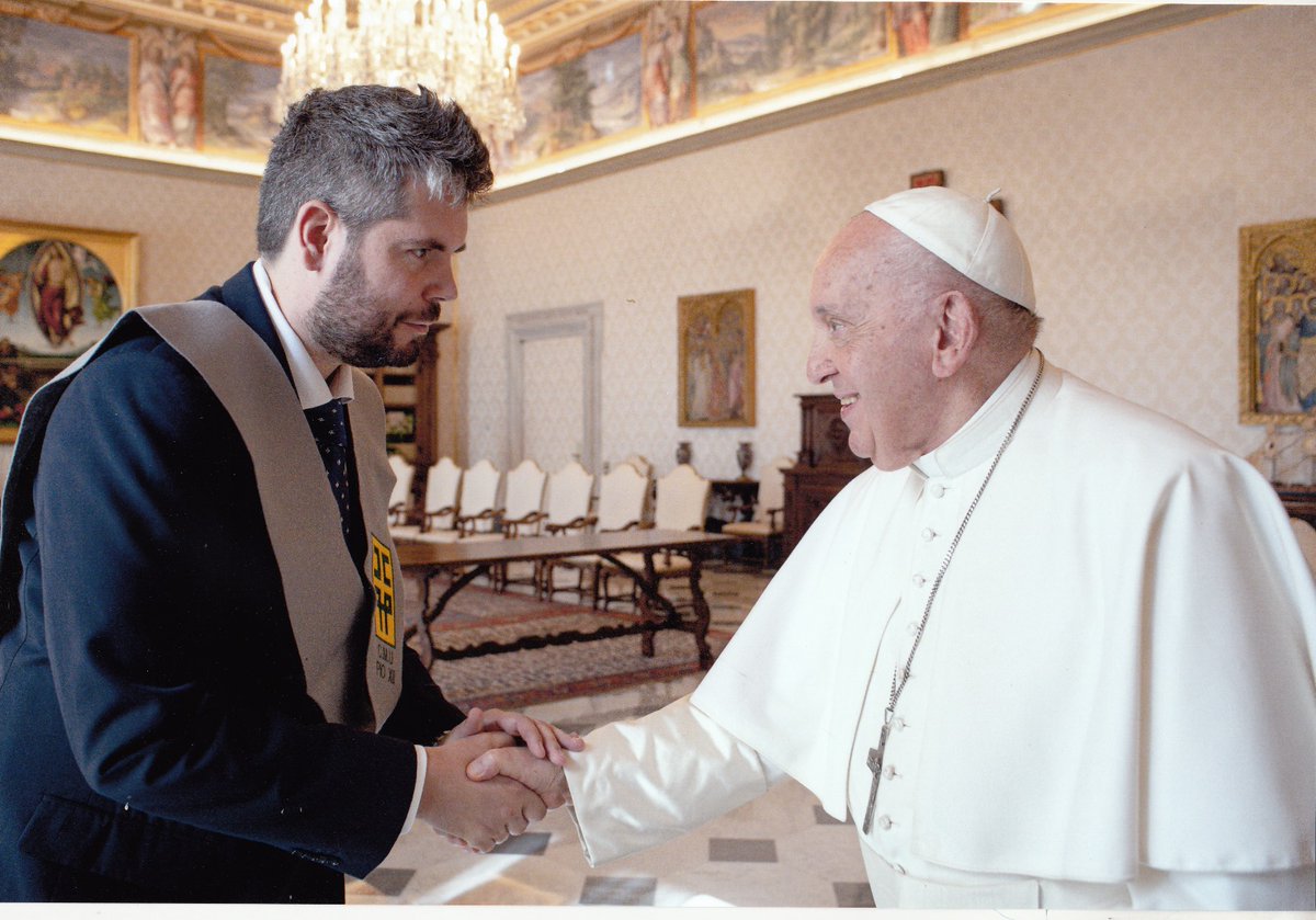 Buen viaje Santidad! Ahora nos toca rezar por usted y por el próximo cónclave. Fue un placer conocerle y es un honor trabajar en la Fundación Pablo VI. #ProbonoCommuni #papa #PapaFrancisco