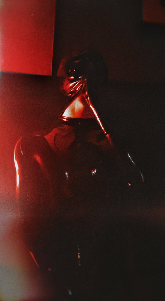 最喜欢的一张😍
#男大 #latex #乳胶衣 #rubber