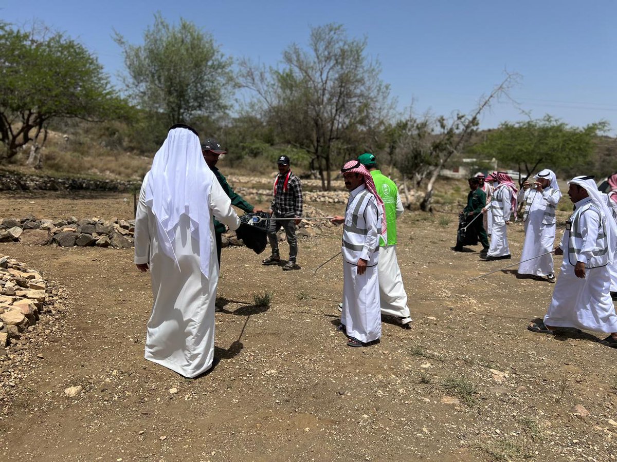 دشن سعادة محافظ #بلجرشي الأستاذ / نايف محمد الهزاني <a href="/naif_alhazzni/">نايف بن محمد الهزاني</a> فعاليات أسبوع البيئة تحت شعار بيئتنا كنز ومبادرة تشجير القرية التراثية بقرية الأبناء بمحافظة بلجرشي 
بحضور مدير عام المنتزهات المهندس فارس الشهري