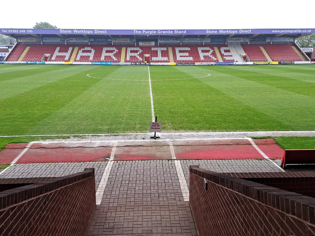 groundsperson77's tweet photo. The day has come. DERBY DAY. Last home match of the season!! @khfcofficial
VS Hereford fc #titlerun #uptheharriers โค๏ธ๐คโค๏ธ๐ค https://t.co/4rxL4BjDO5
