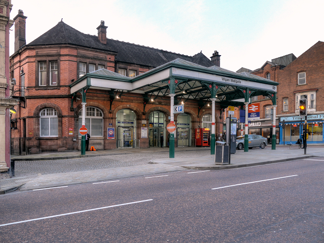 WiganHistory's tweet photo. Since around 1890, the Lancashire &amp; Yorkshire Railway station in Wigan was criticised by Wigan Corporation due to the condition of the station. This led to it being replaced on 2 February 1896 with the current Wigan Wallgate Station.

#WiganWallgate #Charity #LocalHistory #Wigan https://t.co/L54eHipqom