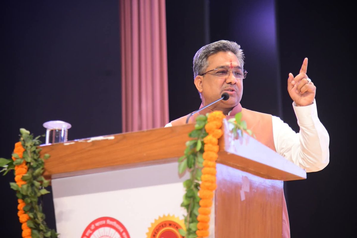 danishazadbjp's tweet photo. #कानपुर
आज #कानपुर स्थित #CSJM विश्वविद्यालय में "एक राष्ट्र - एक चुनाव" विषय पर आयोजित प्रबुद्ध सम्मेलन में प्रतिभाग किया। इस अवसर पर भाजपा के राष्ट्रीय महामंत्री, आदरणीय श्री #सुनील_बंसल जी एवं माननीय प्रदेश अध्यक्ष, आदरणीय श्री #भूपेंद्र_सिंह_चौधरी जी के साथ सहभागिता रही। https://t.co/YviZomrOn3