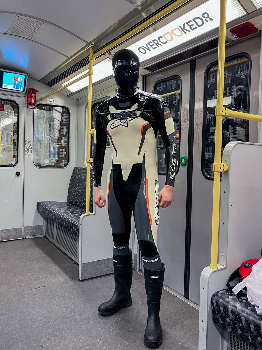 Gimp was found in Berlin U-Bahn
📸: <a href="/Vlist_Aubergine/">Vlist🍆 🔜 Folsom Europe</a>
