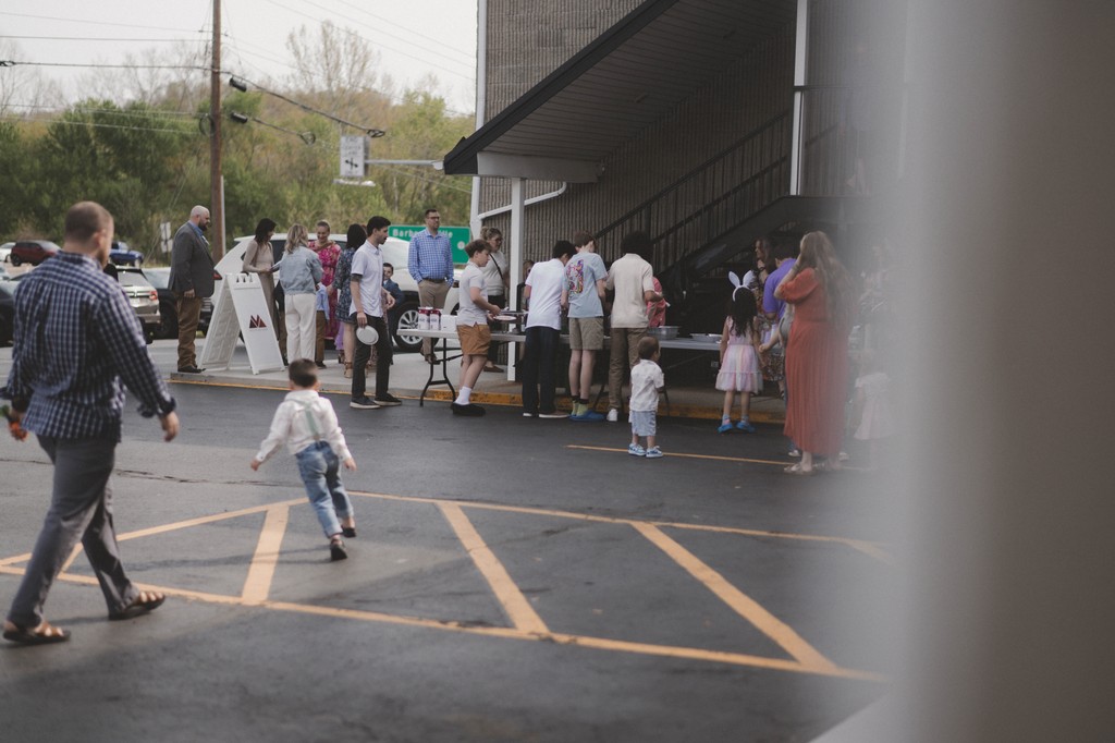 Mercy_Village's tweet photo. As Jesus rises from the dead:
The broken experience hope as they cling to His feet.
The frightened-faithful find courage as He stands in their midst.
The faint-hearted catch fire when Jesus breaks bread as He lingers.
The doubters know faith as they touch His nail scarred hands. https://t.co/IZqM4yEf3c