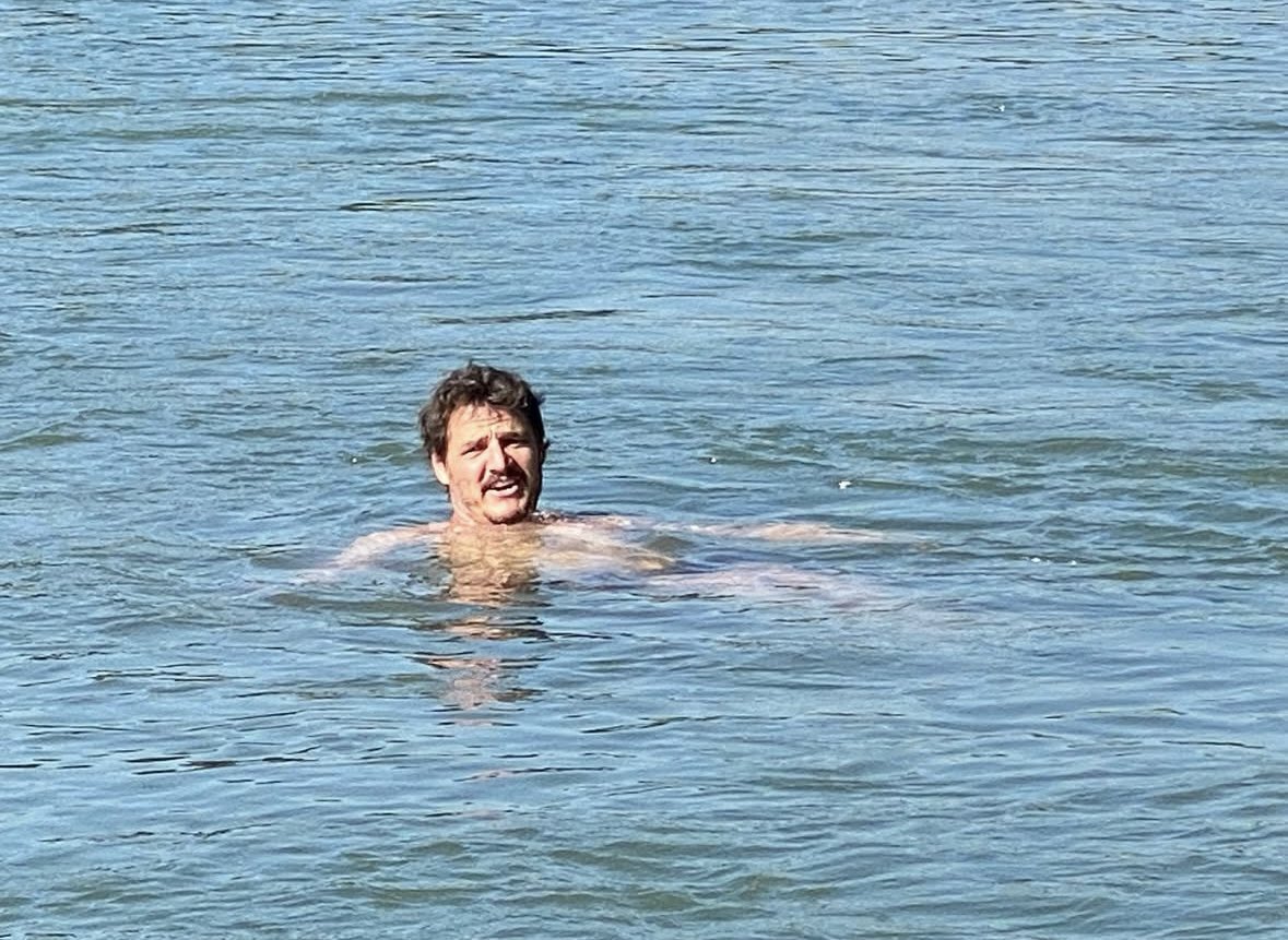 wizardjarin's tweet photo. New photo of Pedro Pascal swimming in our tears #TheLastOfUs https://t.co/dh1vaBVA0Q