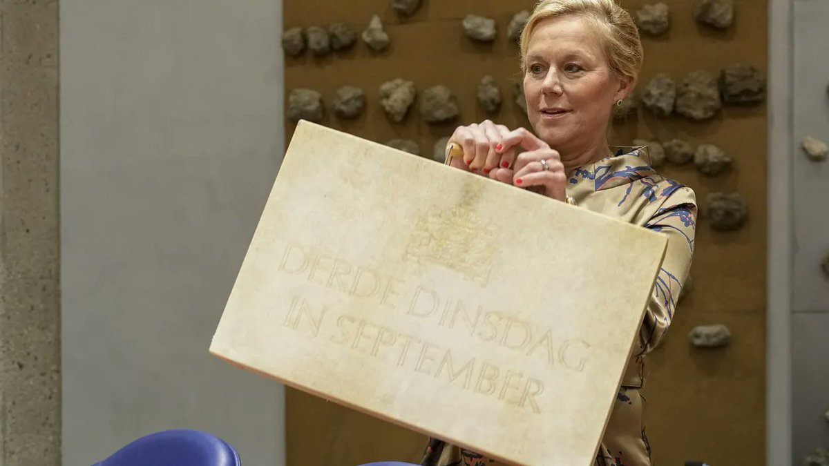 Kaag liet overheidsfinanciën blakend gezond achter.

Geert Wilders #PVV en Caroline van der Plas #BBB mogen Sigrid Kaag op hun blote knieën danken.