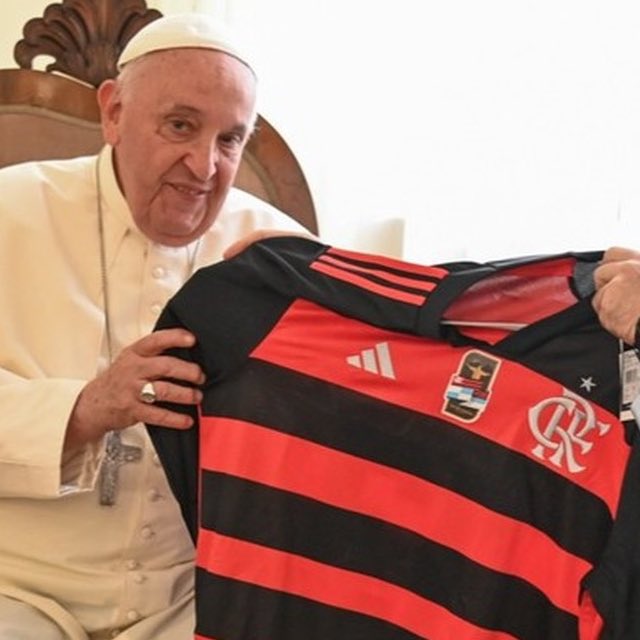 outofcontextCRF's tweet image. Descanse em paz, Papa Francisco!