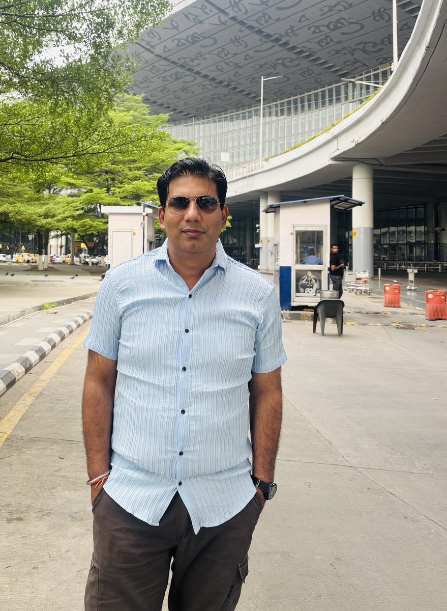 किमोन आचे कोलकाता 🙏

विवेकानंद , बोस और टैगोर अत्यंत प्रिय हैं । धर्म , राजधर्म और साहित्य के हस्ताक्षर हैं । ऐसी हस्तियों की धरा पर फिर आने का अवसर मिला 👍

#kolkata 
#travel