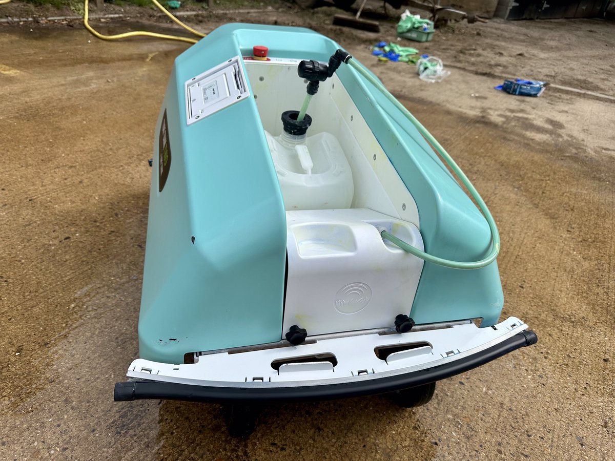 Visited a wonderful location in Windsor to film our latest “How To!” video, demoing the effectiveness of our “Environmental CB100 Solution by cleaning a Turf Tank 2.” Always exciting to see the gleaming results of the end of a clean and how efficiently this can be achieved.