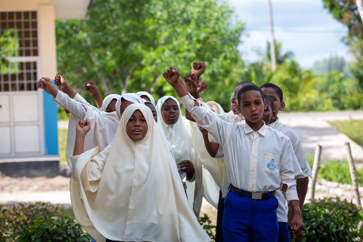 UNICEFTanzania's tweet image. Education is Power 📚
Tomorrow, @wemazanzibar, in collaboration with @UNICEFTanzania and @EAA_Foundation, is launching an initiative that will empower over 116,000 adolescents with the knowledge and skills to take effective climate actions.
Empowered adolescents = A greener,…