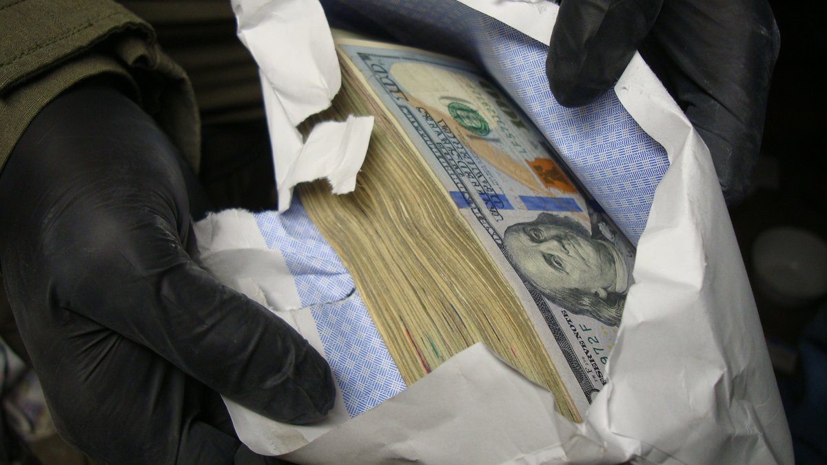 DEASTLOUISDiv's tweet image. It's all about the money. When it comes down to it, those pushing drugs are more interested in your money than your life, your wellbeing, your family or your future. #JustKnow #OnePillCanKill