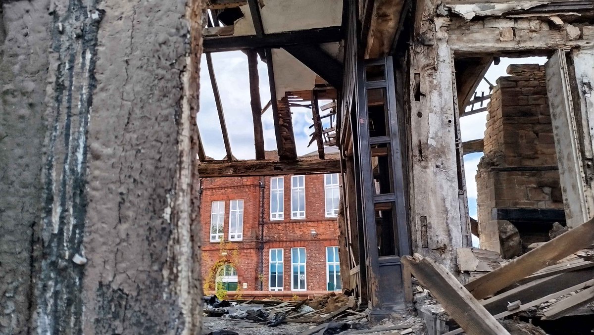 During a recent visit to Hough Hall in Moston, we observed that the historic building remains partially standing in a fragile and deteriorating condition. #urbex #dereliction #History derelictmanchester.com/2025/04/hough-…