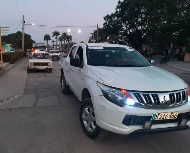 Oscar Guzmán Cuba (@oscarguzma73888) on Twitter photo .<a href="/LorenzoOsbel/">Osbel Lorenzo</a>. Delegado del MI TRANS reconoce el trabajo de CONALZA Empresa Constructora de Las Tunas en la organización y apoyo de la "Tarea Solidaridad" reforzando con su transporte ligero, el traslado de la población dentro de la ciudad en horarios complejo .<a href="/LorenzoOsbel/">Osbel Lorenzo</a>. Delegado del MI TRANS reconoce el trabajo de CONALZA Empresa Constructora de Las Tunas en la organización y apoyo de la "Tarea Solidaridad" reforzando con su transporte ligero, el traslado de la población dentro de la ciudad en horarios complejo