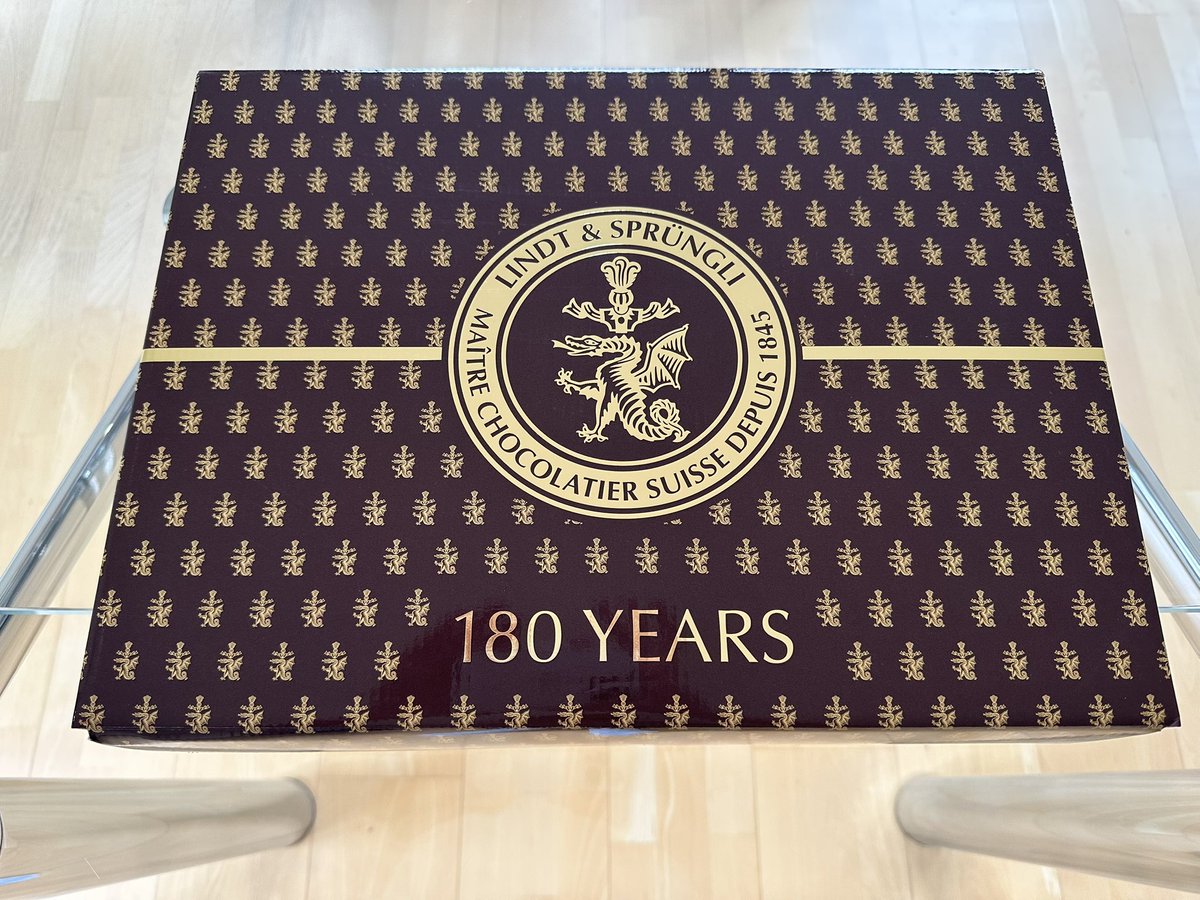 #UnbezahlteWerbung Wieder einmal habe ich vom lieben Dirk diesen Schokoladenkoffer von der Lindt &amp; Sprüngli den wir von Heute bis zum 7.05.2025 um 12:00 versteigern zu Gunsten der Kinder- und Jugendhospiz Regenbogenland