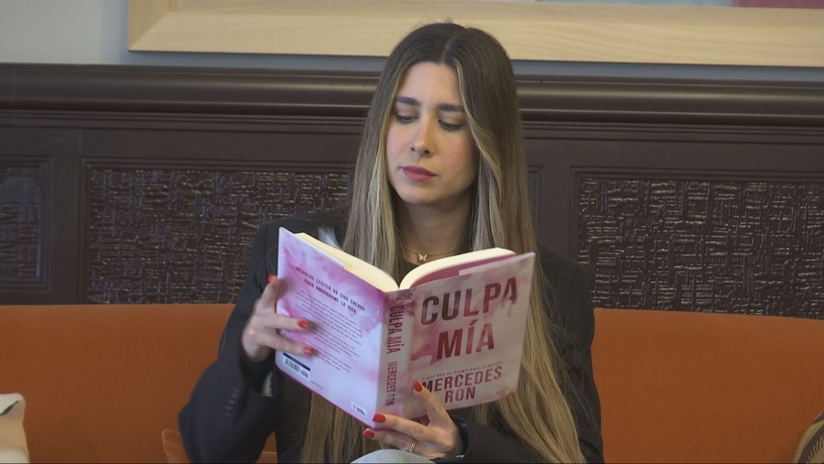 David Uclés, Sara Mesa, Javier Castillo, Mercedes Ron.. Escritores que desde Andalucía conquistan el mundo. En unos minutos 👇
 
 🌐 canalsur.es/tv_directo-119…

📲 #InfórmateEnCanalSur

<a href="/MercedesRonn/">Mercedes Ron</a>
<a href="/daviducles_/">David Uclés</a>
<a href="/atoluque/">Alejandro Luque</a> 
 <a href="/JavierCordura/">Javier Castillo</a>
<a href="/Nurialupi/">Nuria Lupiáñez</a>