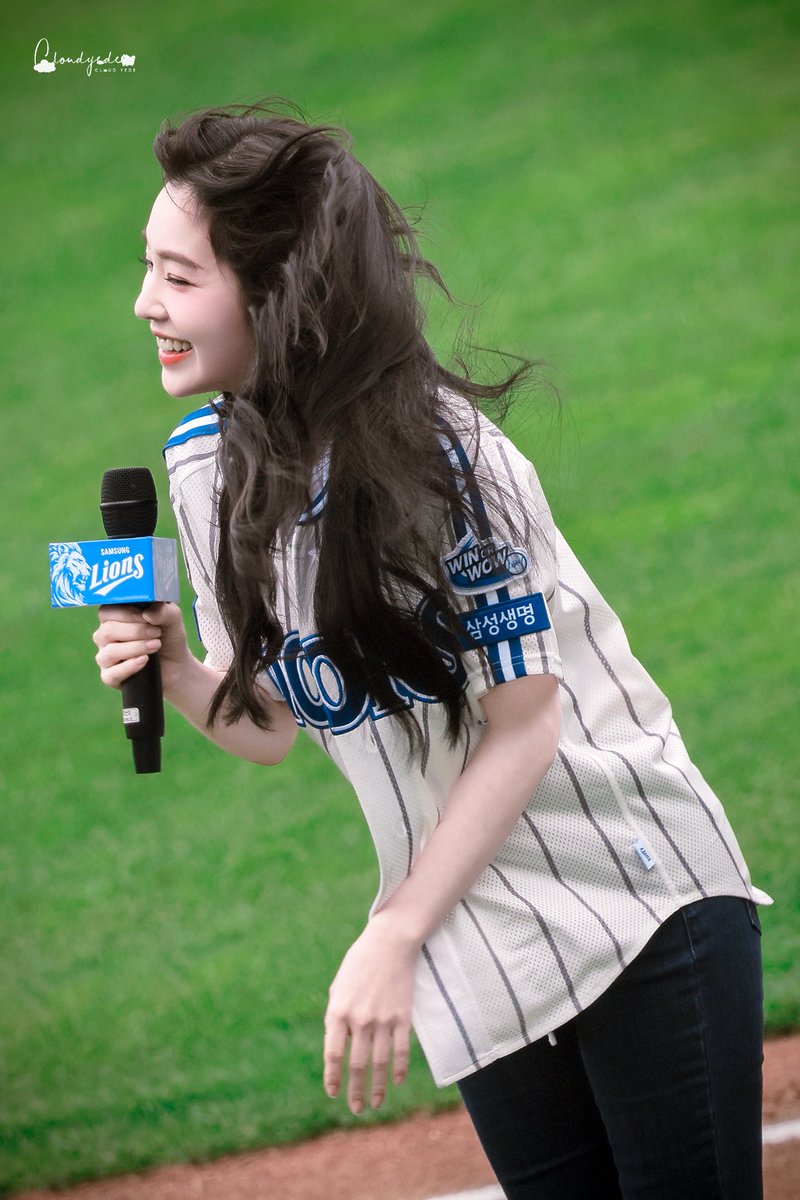 cloudyede's tweet image. 250420 시구
缠住吻住春风吹住我吗

#아이린 #IRENE #레드벨벳 #RedVelvet