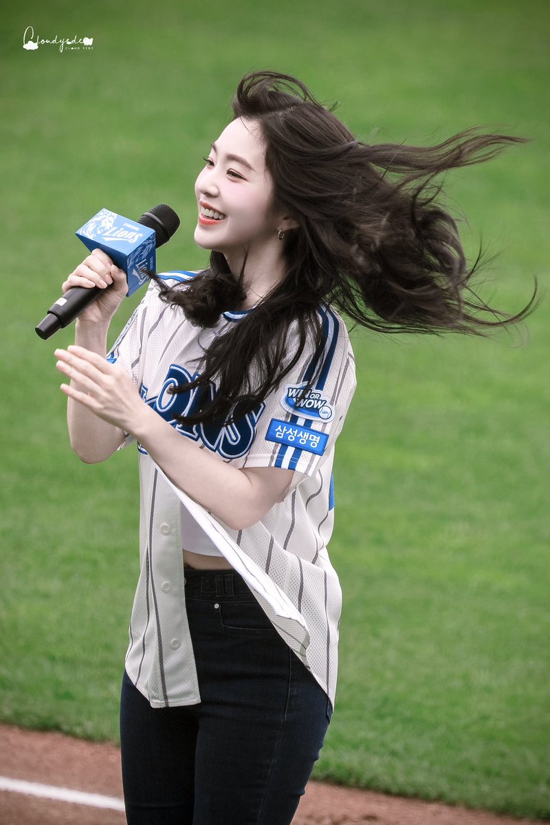 cloudyede's tweet image. 250420 시구
缠住吻住春风吹住我吗

#아이린 #IRENE #레드벨벳 #RedVelvet