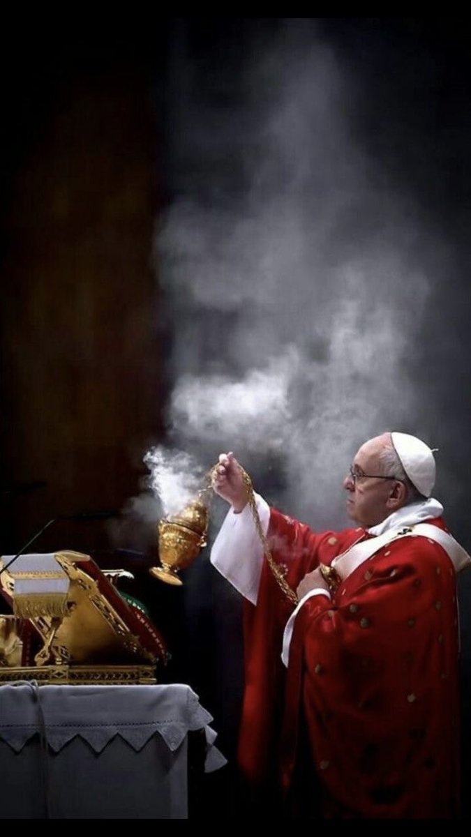 Defendió a los migrantes. Y a los pobres. Se opuso a las guerras dejando claro cuáles guerras. Liquidó a los pederastas sodálites. Hoy en día, millones de los que se llaman cristianos defienden todo lo contrario. 
Yo lo echaré de menos, la verdad.
#RIPPapaFrancisco
