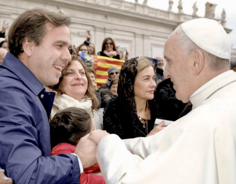 Con profundo dolor despido al Papa Francisco, un hombre de paz, humildad y entrega al prójimo. Tuve el honor de conocerlo y recibir su bendición, cuando recordó con cariño a El Bolsón.

Su legado de amor, justicia y fraternidad vivirá por siempre🕊️