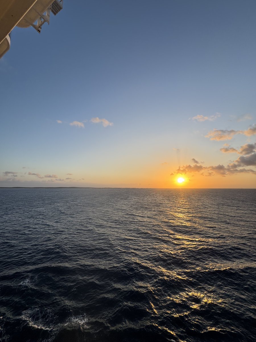 good morning from the bahamas ☀️

$100 to 4 people who LIKE+RT &amp; drop cashapp/paypal 👇🏼