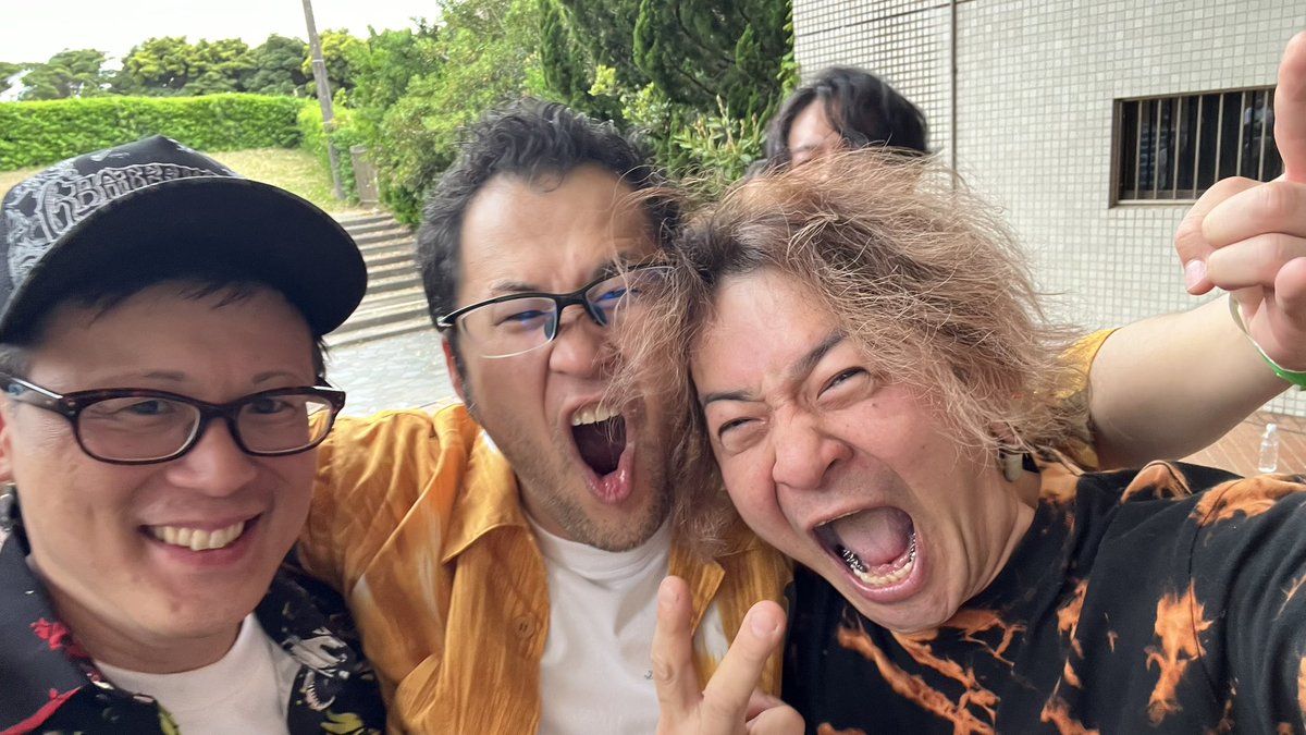hajimecobain's tweet photo. 昨日は遊びすぎたぜ、、、
新たな友達も増えて良き野外ライブでした〜!
楽しかった日は写真も良いね!
#THORN #pinkhousejapan #nge #TORTIONALS #tbtb #バカバッカス #flyzen https://t.co/sC0li1KwwM