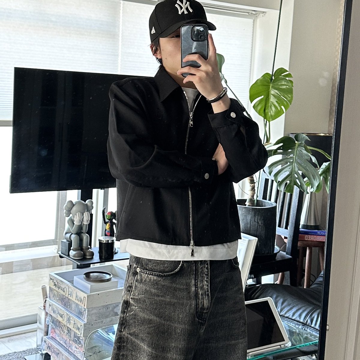 _twp3's tweet photo. シワできないし、短丈身幅広めだし、ダブルジップだし、ロゴかっこいいし、良すぎるジャケット🎊褒めすぎた https://t.co/FG6SvU9U6d