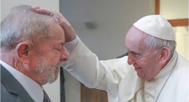 Bom dia, companheiros!! 
Feriado tomado por essa tristeza. Que perda imensurável. 🥹 Papa Francisco, um pacificador do amor e da paz. ♥️🙏🏻♥️
Dois líderes de exemplos de humanidade e igualdade social.  Líderes de menos julgamentos e mais ações de amor ao próximo. Vá em paz! 
🙏🏻♥️