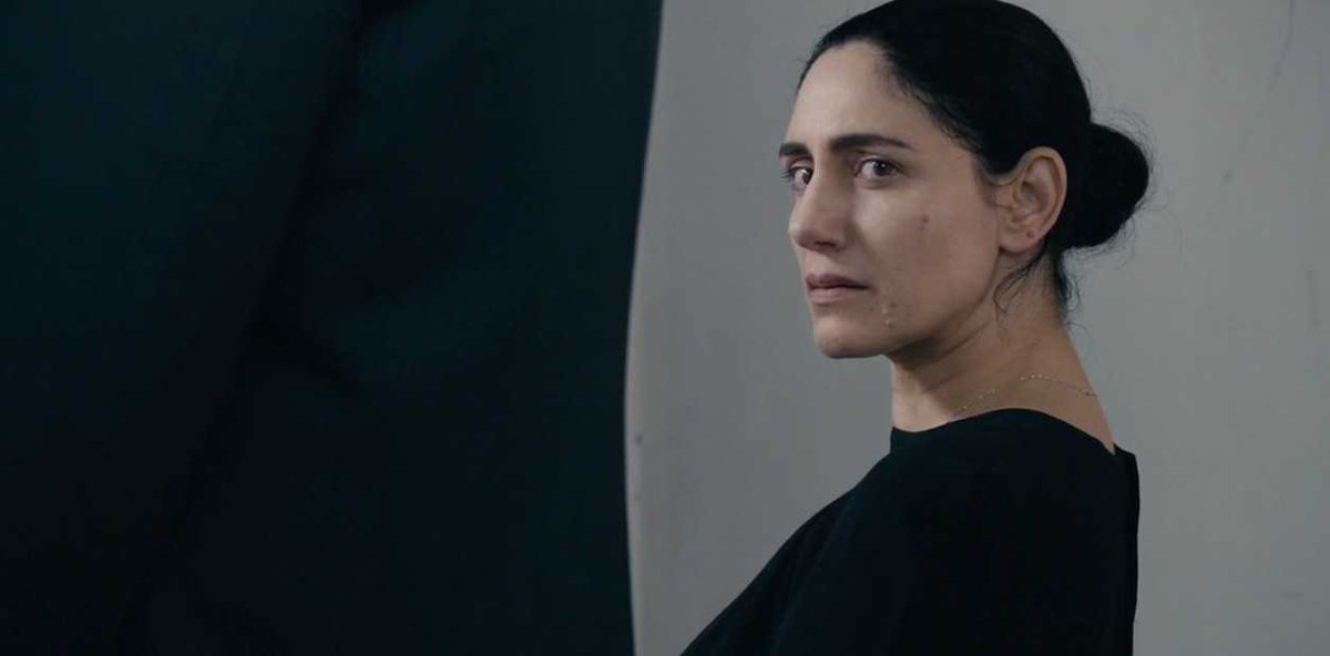 Hace nueve años murió prematuramente Ronit Elkabetz. Su último trabajo fue "Gett: El divorcio de Viviane Amsalem", un asfixiante relato sobre el juicio moral y religioso a su protagonista tras solicitar el Gett ante un tribunal rabínico. Espeluznante. 

¡La mujer siempre paga!
