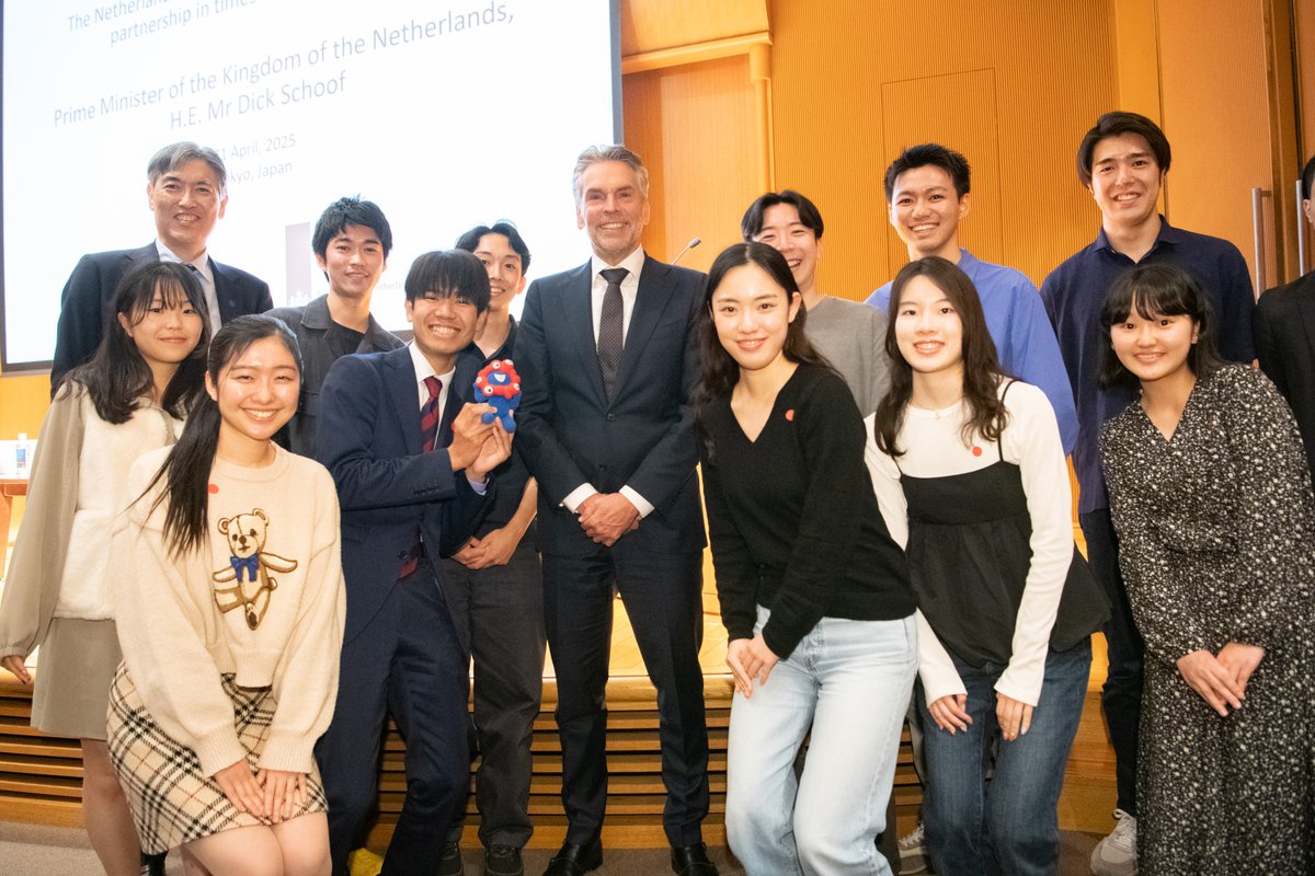NLinJapan's tweet image. Prime Minister Schoof gave a public lecture at Keio University entitled “The Netherlands and Japan: the future of a historical partnership in times of global upheaval”. Thanks to Keio University and all students who attended the lecture and took part in a lively Q&amp;amp;A session!