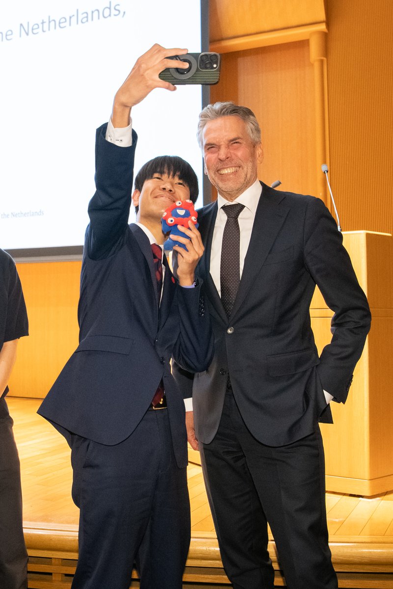 NLinJapan's tweet image. Prime Minister Schoof gave a public lecture at Keio University entitled “The Netherlands and Japan: the future of a historical partnership in times of global upheaval”. Thanks to Keio University and all students who attended the lecture and took part in a lively Q&amp;amp;A session!