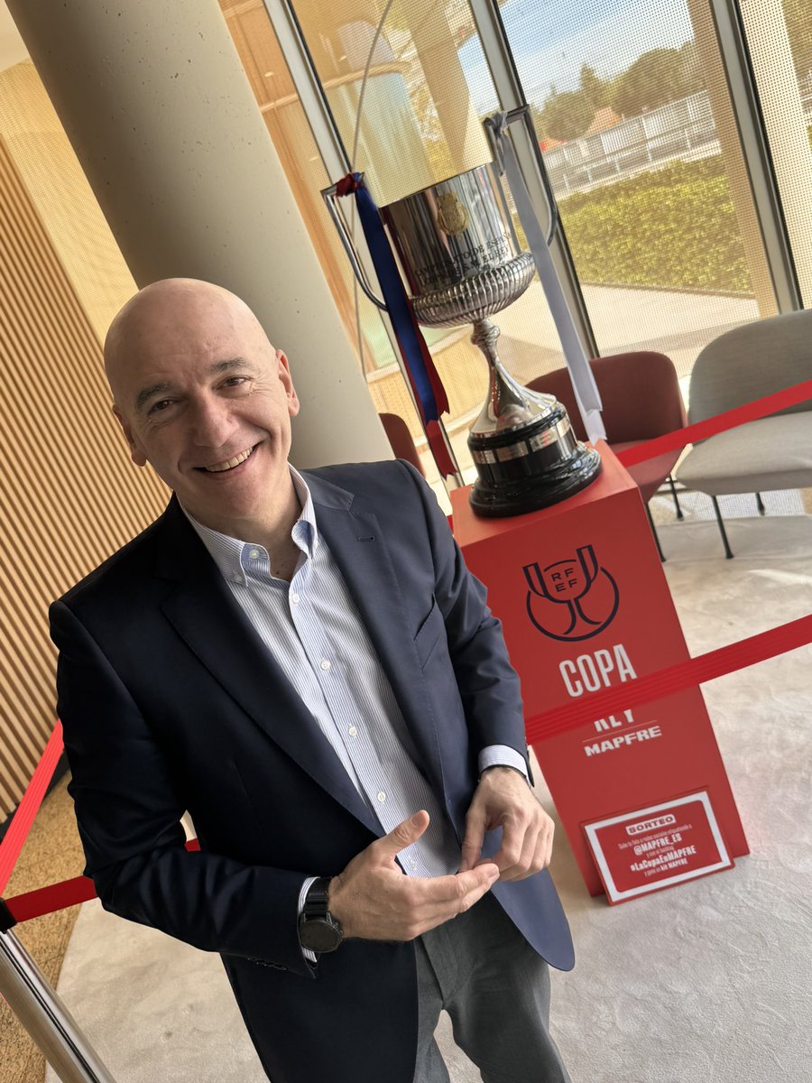 Hoy en <a href="/MAPFRE_ES/">MAPFRE España</a> hemos recibido la visita de la Copa del Rey de Fútbol. #LaCopaEnMAPFRE