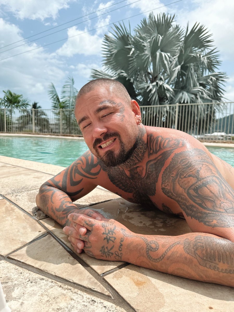 Twelon X

the free speech everything app 

I understand, I can be who I am and say what I’ve opinions about and maybe meet an alien one day like <a href="/elonmusk/">Elon Musk</a> 

But gosh darn

Shut the front door and shit the bed type of trigger 

I read posts and no filter reply like my dams dry