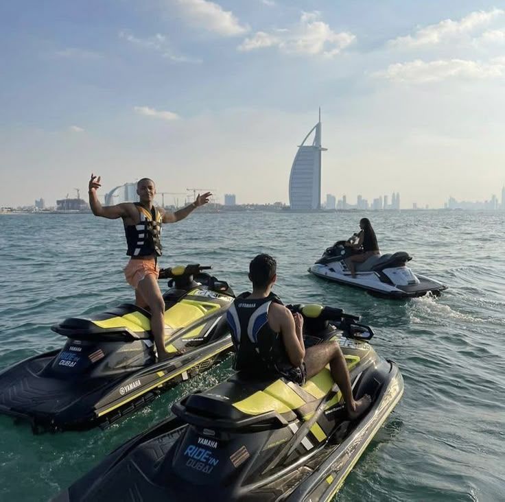Hombres, si están luchando:

- Físicamente
- Mentalmente
- Financieramente

Por favor, abran este hilo.

Cambiará tu VIDA: