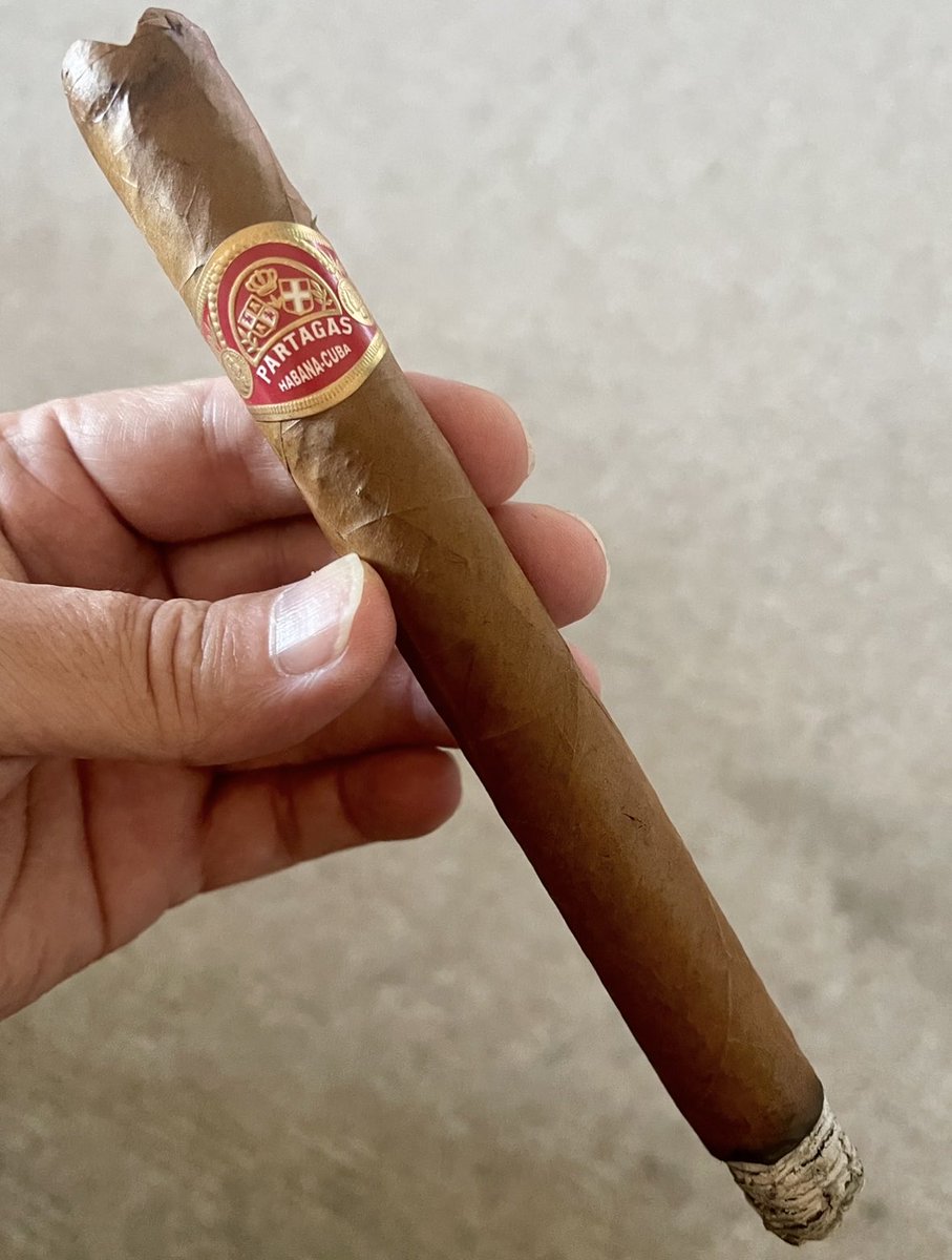 Happy Monday!  Let’s get after it with a Partagás Lusitanias #Cigar