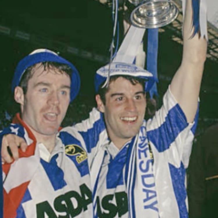 DavidWa73567496's tweet photo. What a time to be a #Wednesdayite to be there to witness "The Wednesday " win a major trophy #WAWAW 💙🦉 https://t.co/DMhbPliYwY