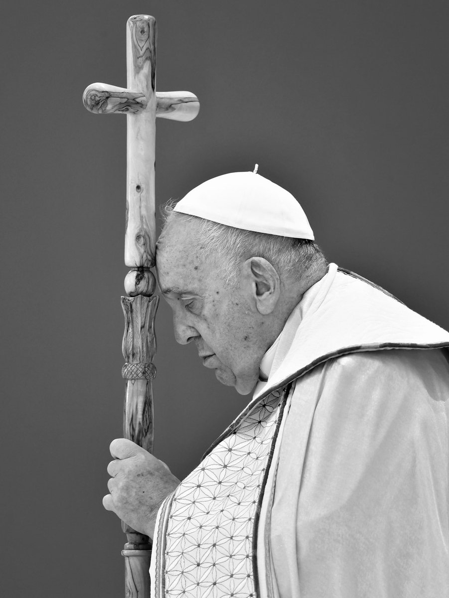 fofoca24hr1's tweet photo. 🚨URGENTE: MORREU JORGE MARIO BERGOGLIO, O PAPA FRANCISCO, AOS 88 ANOS… https://t.co/h41RHAGaOr