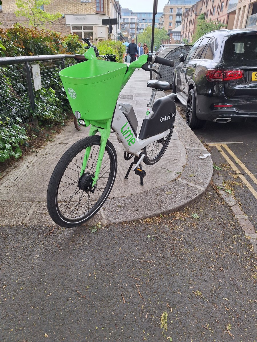 Peteflyguy's tweet photo. Total disregard for pedestrians by this @limebike rider. Abandoned on Crisp Rd, totally blocking the footpath. How much longer do we have to put up with this menace @LBHF ? Please remove your litter asap @_LimeAID and prosecute the antisocial rider. https://t.co/vTTpwrFK4S