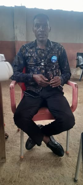 LeoIgwe's tweet image. I AM A HUMANIST TAG IN #Afikpo.......#Nigeria .....
Ben with an AHA #humanist tag. One of the tags I collected at the convention made its way to Afikpo in Ebonyi state, Nigeria. @americnhumanist