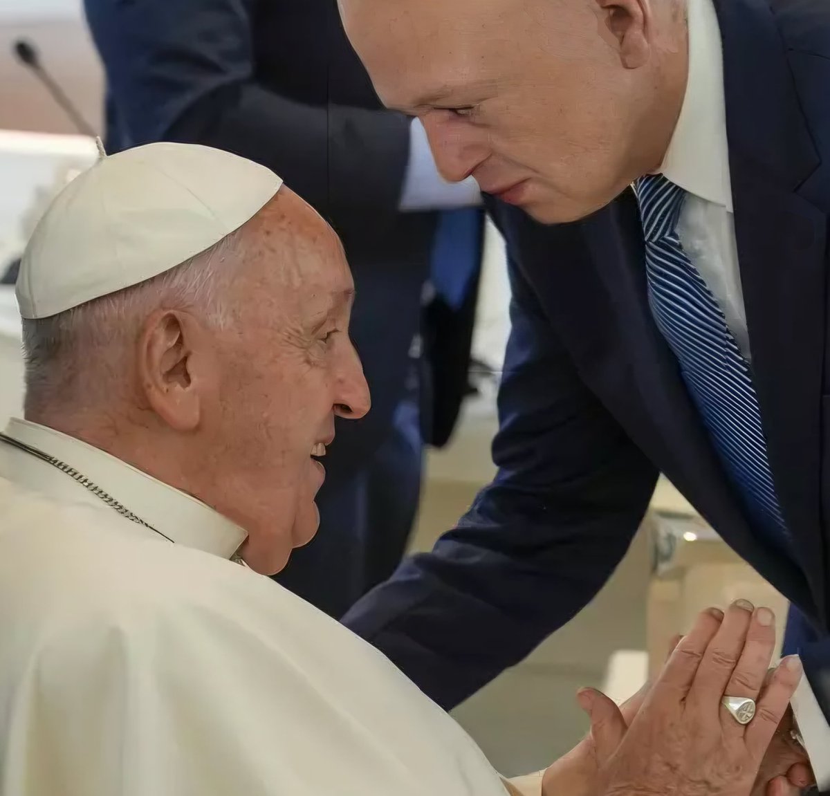 To all Catholic brothers and sisters: the Church of Nellius devoted to E. M. mourns the departure of Pope Francis. A close friend to Our Holy Fillius Viatoris.

#museum #church #artcurator #art #artproject #artist #gallery #exhibition #pope #popefrancis #vatican