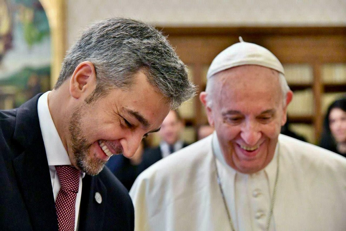 MaritoAbdo's tweet photo. Hoy nos deja un gran amigo del Paraguay. Sentimos mucho la partida del Papa Francisco. Recordaremos su reconocimiento constante a la mujer paraguaya como la más gloriosa de América, sus mensajes de rebeldía y amor para nuestra juventud, la designación de nuestro primer Cardenal y la beatificación de Chiquitunga.
Su sonrisa y compasión por nuestro pueblo estarán siempre con nosotros. Que en Paz descanse. Siempre lo recordaremos.