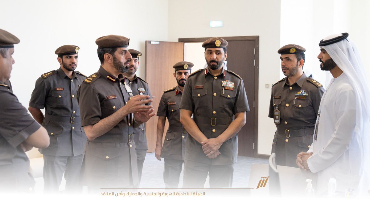 قام سعادة اللواء سهيل سعيد الخييلي، مدير عام الهيئة الاتحادية للهوية والجنسية والجمارك وأمن المنافذ، يوم الخميس الموافق 17 أبريل 2025، بجولة تفقدية إلى الإدارة العامة للهوية وشؤون الأجانب في إمارة أم القيوين، بهدف الاطلاع على سير العمل والخدمات المقدمة.
حضر الجولة سعادة كل من