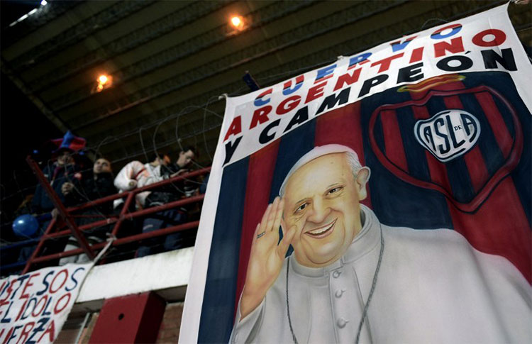 No sé si habrá alguna vez un Papa más futbolero que Jorge Mario Bergoglio, el Papa Francisco. Aquí su historia de amor con San Lorenzo

Dentro hilo 🧵