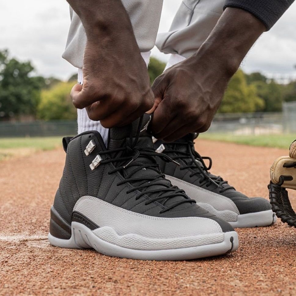 retro 12s finish line