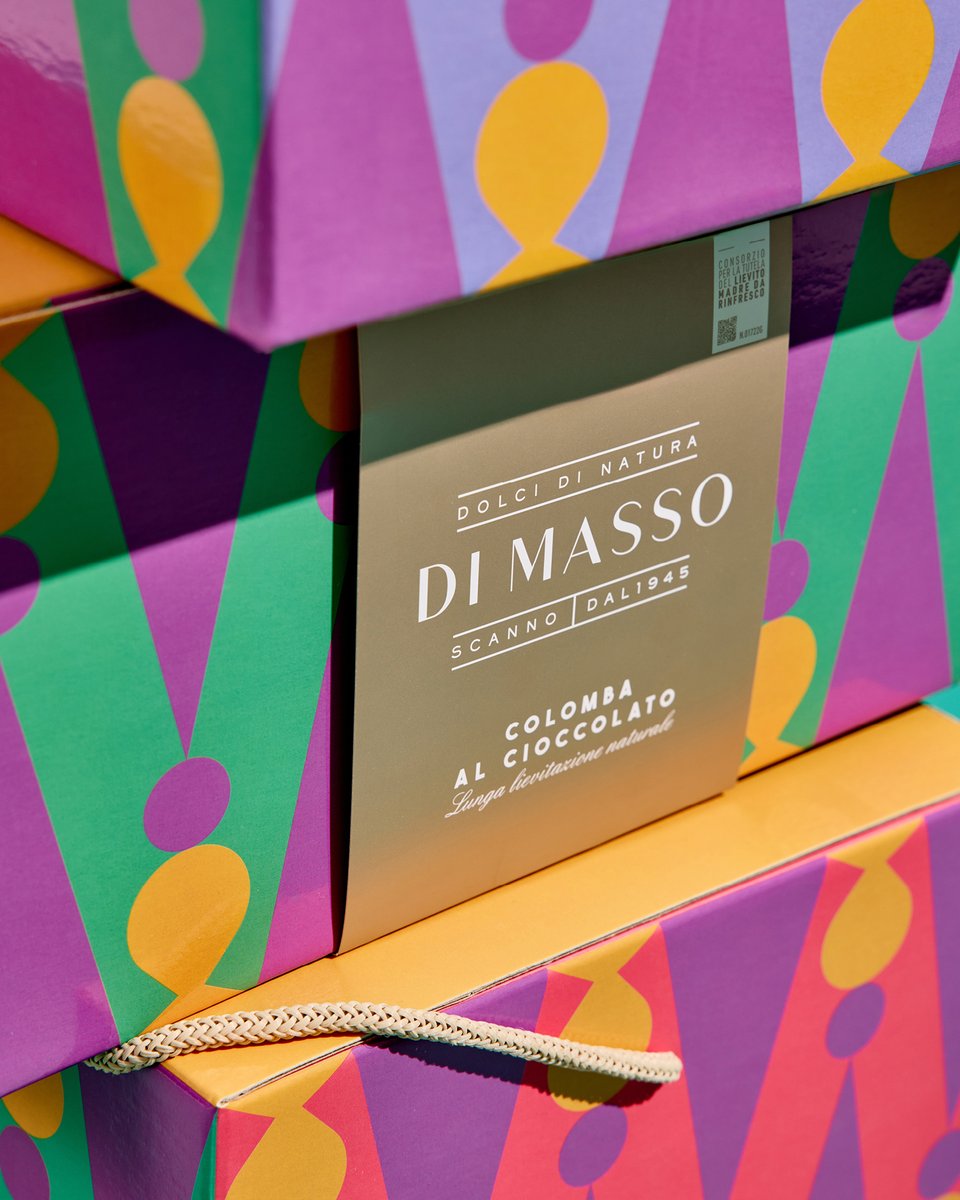 packagings's tweet image. The #packaging for Di Masso by D’AROMA STUDIO is a bold and vibrant tribute to the heritage of #Scanno’s women, known for their iconic traditional attire and the “#conca” headpiece.

packagingoftheworld.com/2025/04/di-mas…