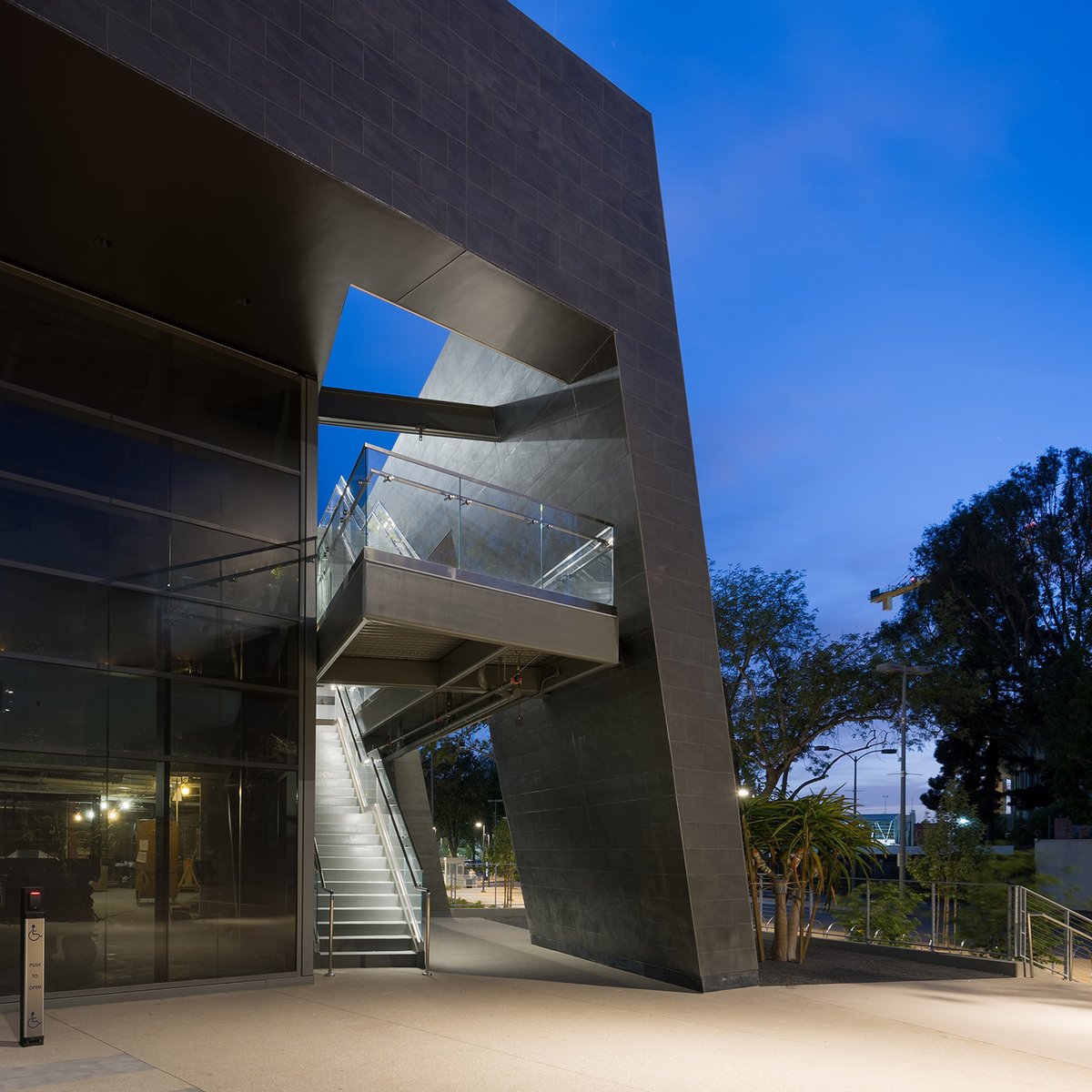 CRL_Europe's tweet photo. Our TAPER-LOC® frameless glass balustrade system is Ideal for commercial and residential installations due to a unique time saving installation process.
.
#glassbalustrade #glassrailing #balustradesystem https://t.co/oN6I7CWf14
